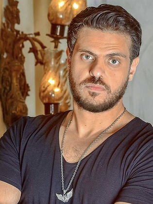 طارق صبري يشارك متابعيه بـ "كن أنت التغيير" في أحدث ظهور له