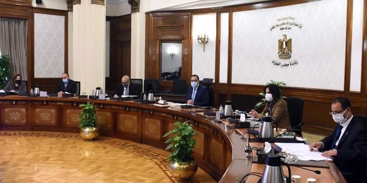مدبولي يعقد اجتماعاً لمتابعة تنفيذ التكليفات الرئاسية بإتاحة ١٠٠ ألف وحدة سكنية مفروشة بنظام الإيجار