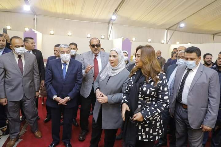 عوض والمنيا ووزيرة التضامن الاجتماعي يفتتحون معرض "ديارنا للأثاث والحرف اليدوية لمستلزمات المنزل" 2 عوض والمنيا ووزيرة التضامن الاجتماعي يفتتحون معرض "ديارنا للأثاث والحرف اليدوية لمستلزمات المنزل"