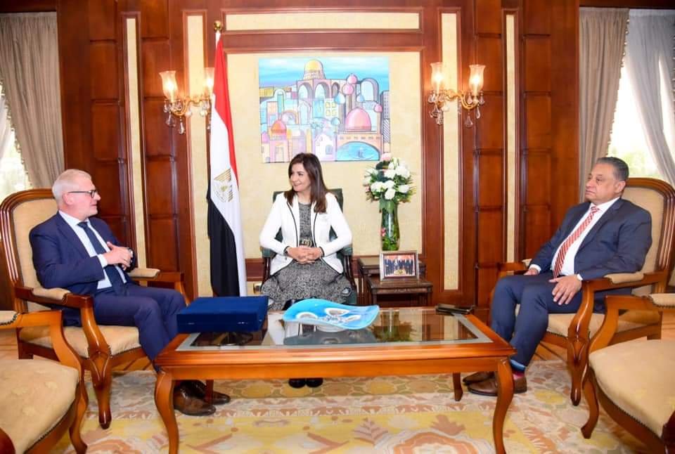 "الهجرة الدولية" تمنح السفيرة نبيلة مكرم جائزة "أصدقاء المهاجرين" تقديرًا لدورها في ملف الهجرة
