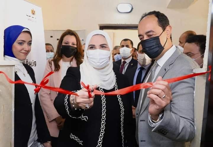 القباج تفتتح عيادة لصندوق مكافحة الإدمان بمنطقة حدائق أكتوبر