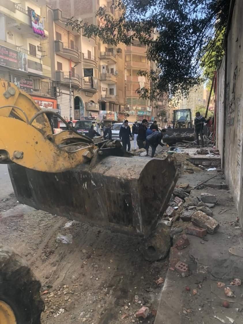 الأجهزة التنفيذية بمدينة الفيوم تواصل حملاتها المكبرة لرفع الإشغالات والتعديات بمنطقة الحادقة