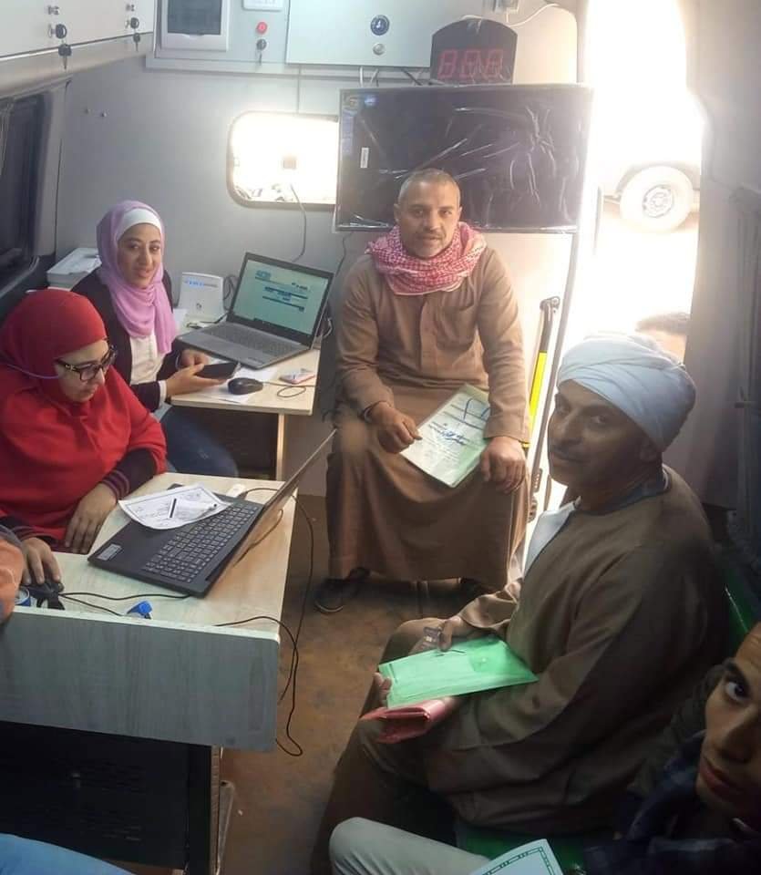 الوحدة المحلية بسمسطا تشرف على منظومة العمل بالمركز التكنولوجي المتنقل وتتابع أعمال صيانة الإنارة العامة