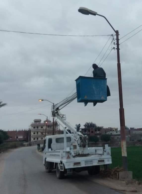 الوحدة المحلية بسمسطا تشرف على منظومة العمل بالمركز التكنولوجي المتنقل وتتابع أعمال صيانة الإنارة العامة