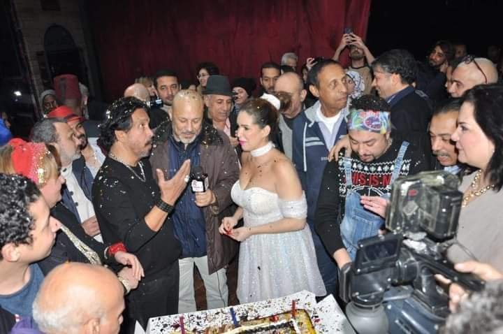 دنيا عبد العزيز تشارك جمهورها بـ صور من حفل زقاق المدق