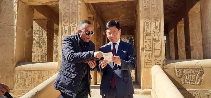 وزيري يستقبل رئيس هيئة التراث الثقافي بكوريا الجنوبية والوفد المرافق له بمعبد الكرنك