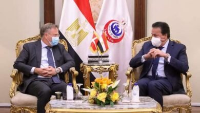 عبد الغفار يستقبل السفير الدنماركي لدى مصر لبحث سبل التعاون بين البلدين في القطاع الصحي