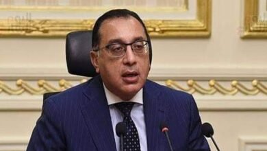 رئيس الوزراء يستعرض تقريراً من وزير الإسكان بشأن المحاور والطرق الرئيسية المُنفذة بالمدن الجديدة