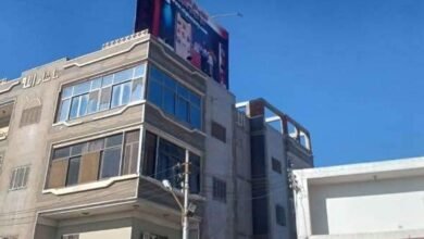 حملات مكثفة بمراكز ومدن المحافظة لرفع وإزالة الإعلانات واللوحات غير المرخصة