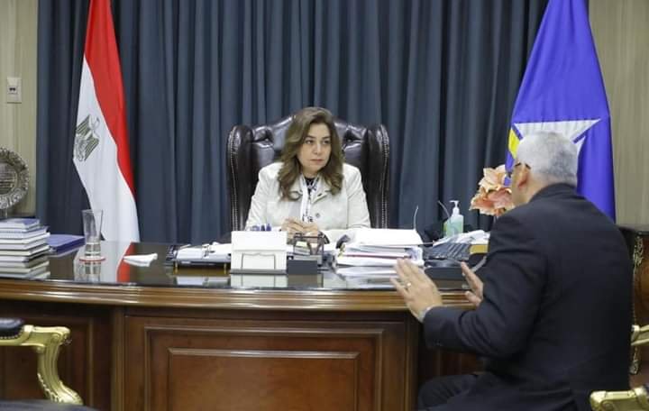 محافظ دمياط تلتقى مع مدير مديرية التموين والتجارة الداخلية