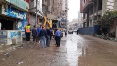 غراب يُتابع أعمال إصلاح إنفجار ماسورة مياه الشرب بشارع عبد السلام عارف بمدينة الزقازيق