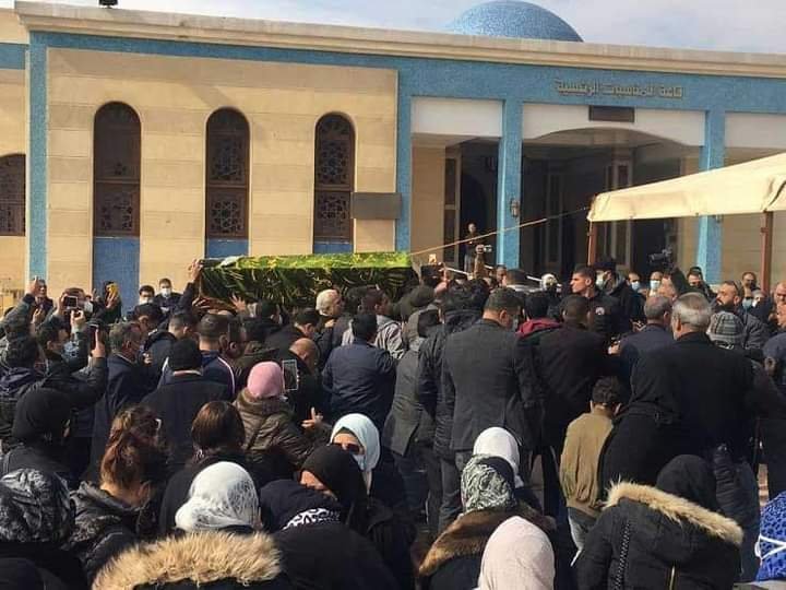 وصول جثمان ياسر رزق إلى مسجد المشير طنطاوي بالتجمع الخامس 4 وصول جثمان ياسر رزق إلى مسجد المشير طنطاوي بالتجمع الخامس