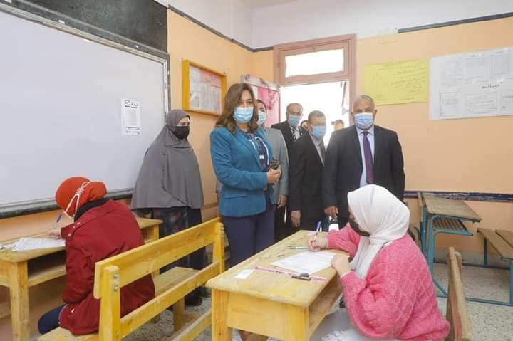 محافظ دمياط تتابع سير عملية امتحانات الفصل الدراسي الأول للشهادة الإعدادية 1 محافظ دمياط تتابع سير عملية امتحانات الفصل الدراسي الأول للشهادة الإعدادية