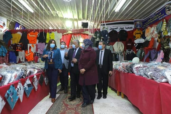 عوض تتفقد نقطة إنطلاق المبادرة لتوزيع اكثر من ١٠٠٠٠ قطعة ملابس و ٢٥٠ حقيبة أدوات مدرسية و ٥٠ شنطة مواد غذائية