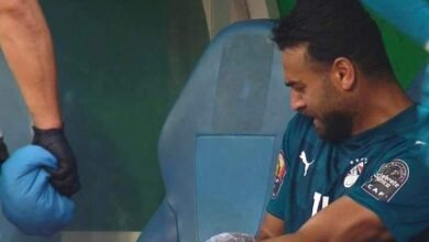 بكاء أبو جبل خلال تبديله عقب الإصابة أمام المغرب