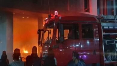 تفاصيل حريق الحسين.. الحماية تدفع بـ10 سيارات إطفاء.. إنقاذ المحتجزين
