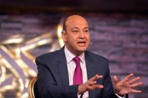 عمرو أديب ينفعل بسبب الهجوم على أحمد حلمي ومنى زكي.. في فيلم "أصحاب ولا أعز"