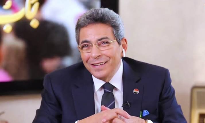 الإعلامي محمود سعد يوجه رسالة لـ منى زكي بعد الهجوم عليها بسبب «أصحاب ولا أعز» 