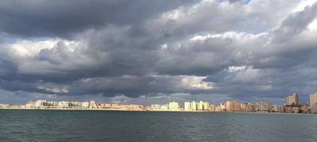 توقعات طقس 72 ساعة مقبلة.. أمطار وغيوم على أغلب المناطق