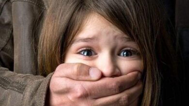 ربة منزل قتلت طفلتها في كفر الشيخ.. "لقيت الشيطان بيكلمني في ودني وقال اقتلي بنتك"