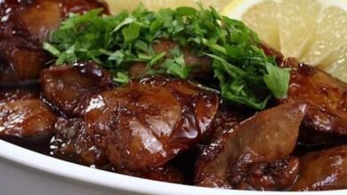 طريقة تحضير كبدة الدجاج بدبس الرمان ... مقدمة من: مطبخ عالم النجوم
