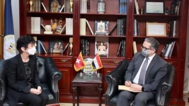 العناني يلتقي سفيرة دولة سويسرا بالقاهرة لبحث سبل التعاون بين البلدين في مجال السياحة والآثار