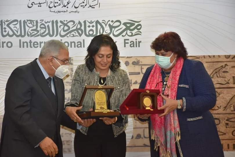 عبد الدايم تسلم جوائز الدورة 53 لمعرض القاهرة الدولي للكتاب 3 عبد الدايم تسلم جوائز الدورة 53 لمعرض القاهرة الدولي للكتاب