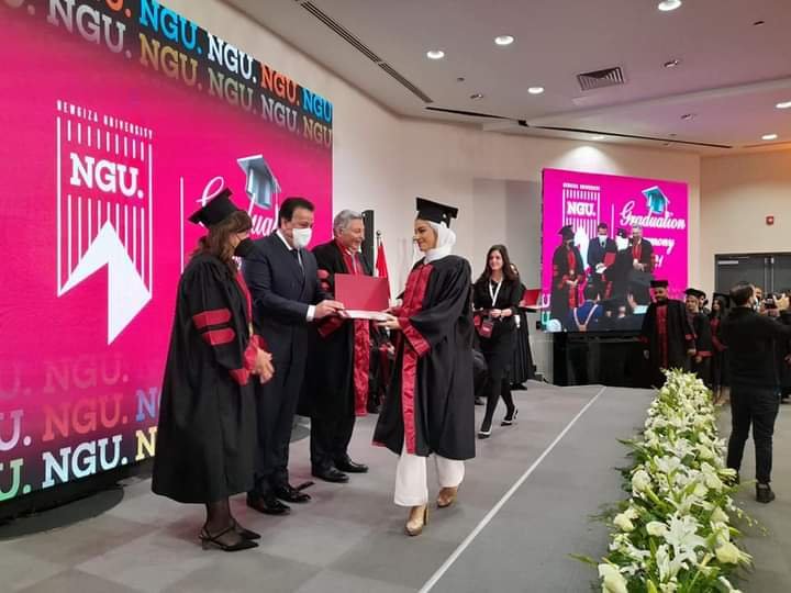 عبدالغفار يشهد حفل تخرج طلاب كليتي طب الفم والأسنان والتجارة وإدارة الأعمال جامعة نيو جيزة