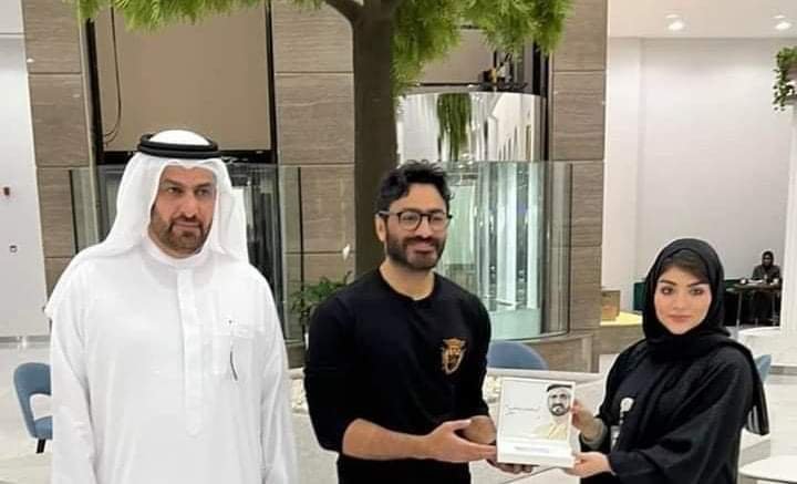 تامر حسني يحصل على "بطاقة السعادة" من حاكم دبي 2 تامر حسني يحصل على "بطاقة السعادة" من حاكم دبي