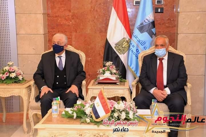 وزير التربية والتعليم ورئيس الهيئة العربية للتصنيع يشهدان توقيع عقد تصنيع الشاشات التفاعلية بالتعاون مع شركة بروميثيان الإنجليزية