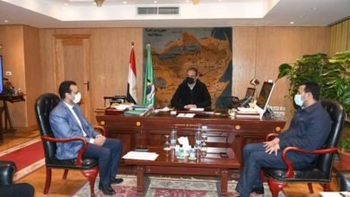 محافظ الفيوم يتابع سير العمل بحملة طرق الأبواب لتلقي لقاح "كورونا"