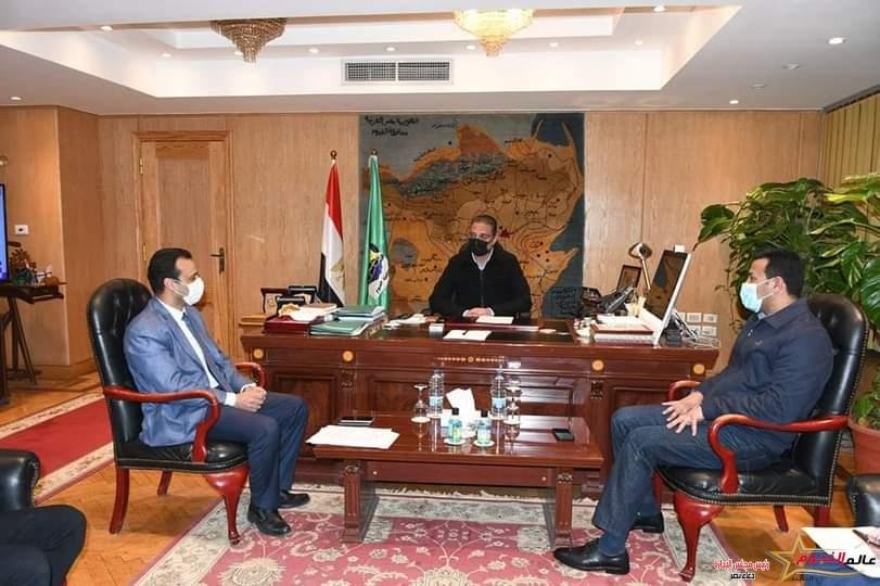 محافظ الفيوم يتابع سير العمل بحملة طرق الأبواب لتلقي لقاح "كورونا" 2 محافظ الفيوم يتابع سير العمل بحملة طرق الأبواب لتلقي لقاح "كورونا"