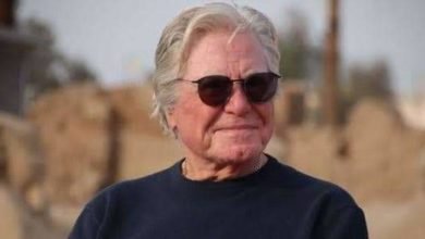 "السوشيال بتتسلى علينا".. تصريحات وضجة كبيرة من النجم حسين فهمي