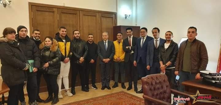 النجاري يلتقي مجموعة من المواطنين الذين غادروا أوكرانيا عبر الأراضي الروسية