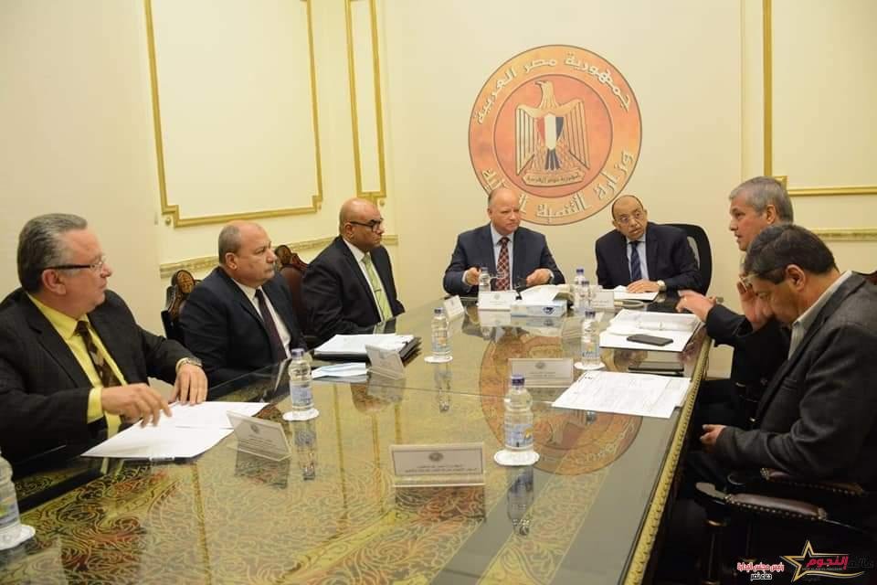 شعراوي يبحث مع محافظ القاهرة تسوية بعض المشكلات بين المحافظة و شركات القابضة للتشييد والتعمير