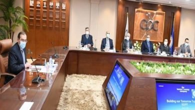 الملا : يبحث مع شيفرون العالمية زيادة الشراكة في مجال الزيوت وتطوير محطات الوقود
