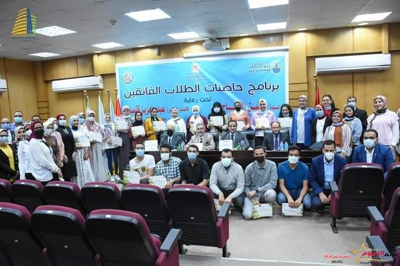 القباج تستعرض تقريرًا عن الأنشطة المنفذة لوحدات التضامن الاجتماعي داخل الجامعات المصرية