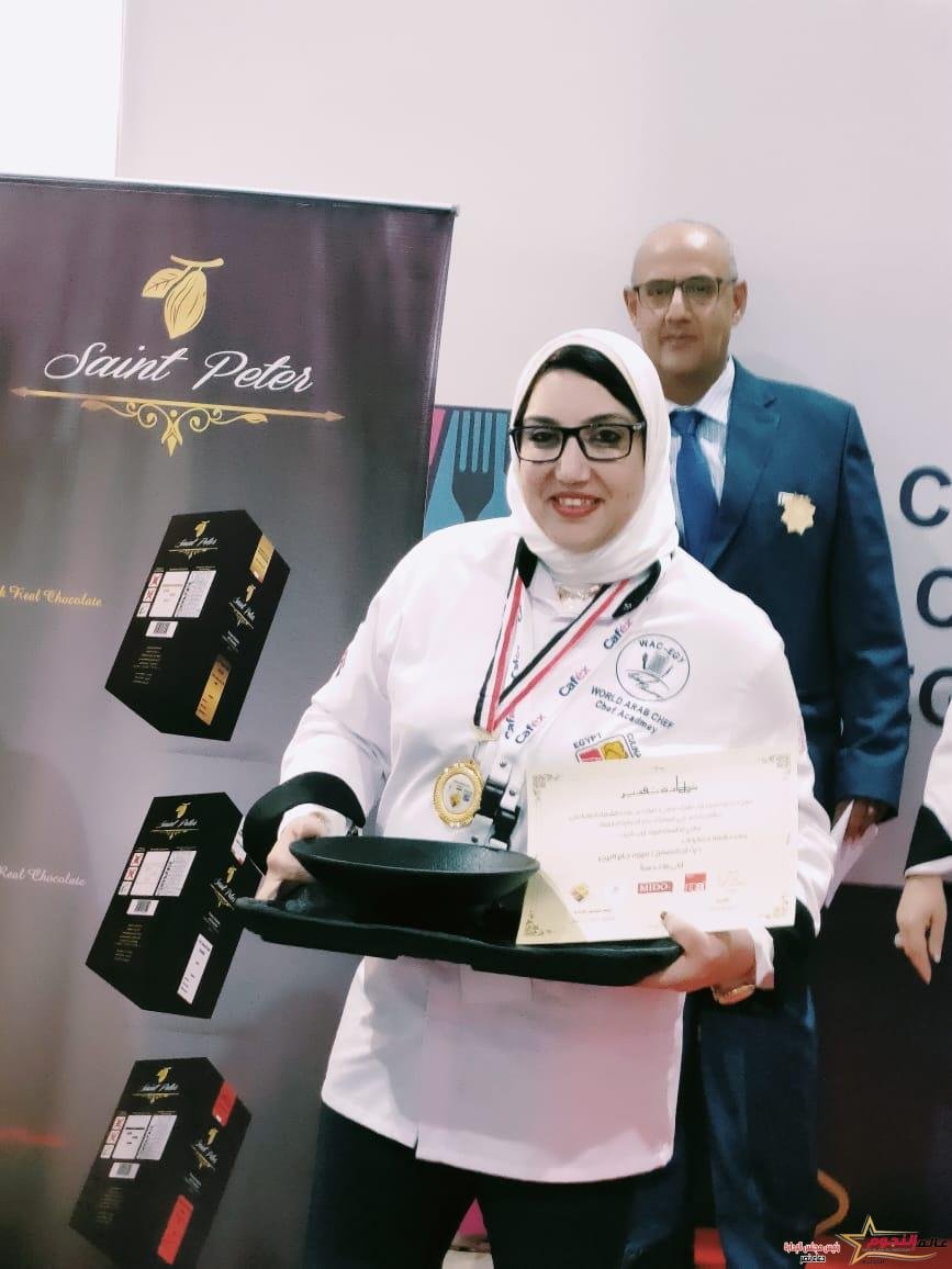 عالم النجوم تكرم الشيف إيهاب فضل بمعرض كافيكس بأرض المعارض