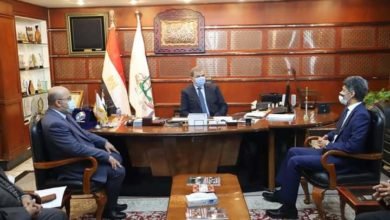 وزير القوى العاملة يبحث مع القنصل السعودي التنسيق لسفر العمالة المصرية لموسمي رمضان والحج