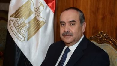 وزير الطيران يتفقد مكتب مبيعات مصر للطيران بمصر الجديدة 