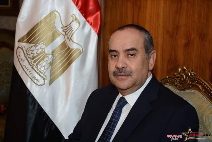 وزير الطيران يتفقد مكتب مبيعات مصر للطيران بمصر الجديدة 