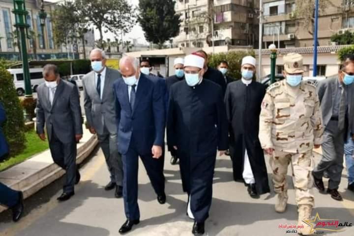 وزير الأوقاف ومحافظ الجيزة يشهدان توزيع 4 طن لحوم إطعام بالمحافظة