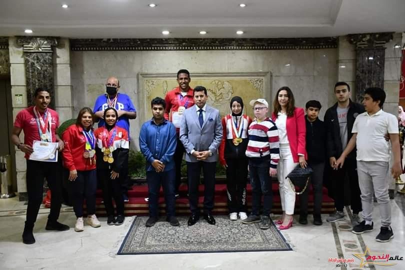 صبحي يلتقى مجموعة من الأبطال الرياضيين من ذوى القدرات والهمم 2 صبحي يلتقى مجموعة من الأبطال الرياضيين من ذوى القدرات والهمم