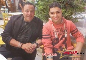 أحمد أكرم يشعل السوشيال ميديا مع نجوم الفن 