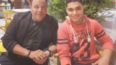 أحمد أكرم يشعل السوشيال ميديا مع نجوم الفن 