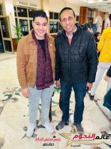 أحمد أكرم يشعل السوشيال ميديا مع نجوم الفن 