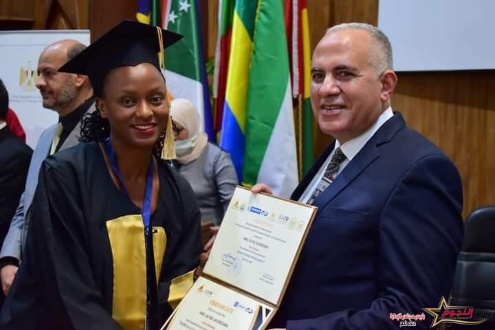 عبد العاطي يوزع شهادات إتمام البرنامج التدريبي "الإدارة المتكاملة للمياه في ظل التغيرات المناخية" لـ (٤٨) متدرب 