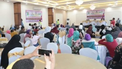 غنيم يكرم الطلاب المتفوقين وأًماً مثالية "أم مؤسسات" وتجهيز عرائس أيتام وتوزيع هدايا 