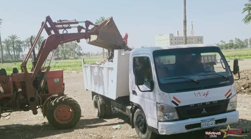 الوحدة المحلية لمركز سمسطا تواصل جهودها في أعمال النظافة والتجميل ورفع كفاءة الإنارة العامة 2 الوحدة المحلية لمركز ومدينة سمسطا تواصل جهودها في أعمال النظافة والتجميل ورفع كفاءة الإنارة العامة