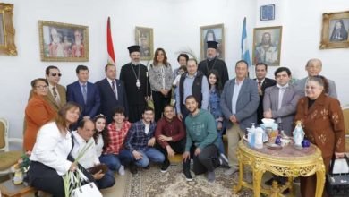 عوض تقدم التهنئة بمناسبة الاحتفال بعيد القيامة المجيد